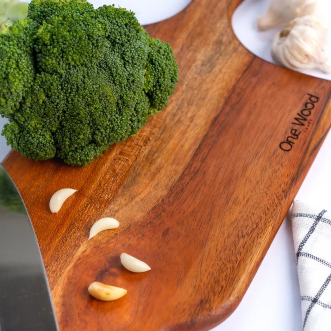 One Wood Chopping Board Rectangle Handle Platter_Features 1